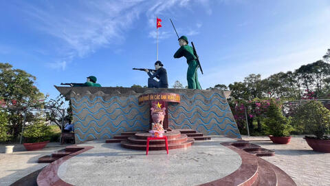 Trường Trung cấp Thanh Bình tổ chức viếng Nghĩa trang liệt sĩ xã Thanh Bình nhân Kỷ niệm 81 năm ngày thành lập Quân đội nhân dân Việt Nam