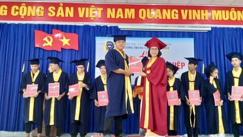 Trường Trung cấp Thanh Bình tổ chức Lễ trao bằng tốt nghiệp trình độ Trung cấp cho 31 học sinh nghề Kỹ thuật máy lạnh và điều hòa không khí niên khóa 2023 - 2025