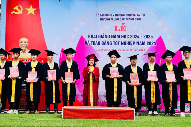 Trường Trung cấp Thanh Bình tổ chức Lễ Khai giảng năm học 2024-2025 và trao bằng tốt nghiệp năm 2024