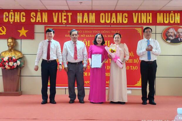 Đảng ủy Sở Giáo dục và Đào tạo công bố và trao Quyết định thành Chi bộ Trường Trung cấp Thanh Bình