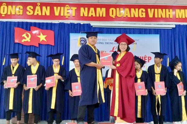 Trường Trung cấp Thanh Bình tổ chức Lễ trao bằng tốt nghiệp trình độ Trung cấp cho 31 học sinh nghề Kỹ thuật máy lạnh và điều hòa không khí niên khóa 2023 - 2025